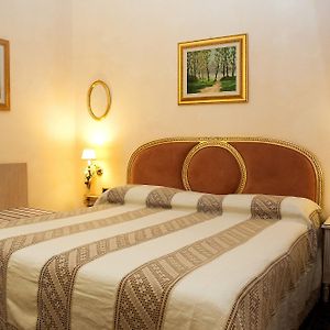 Camera standard con letto king size